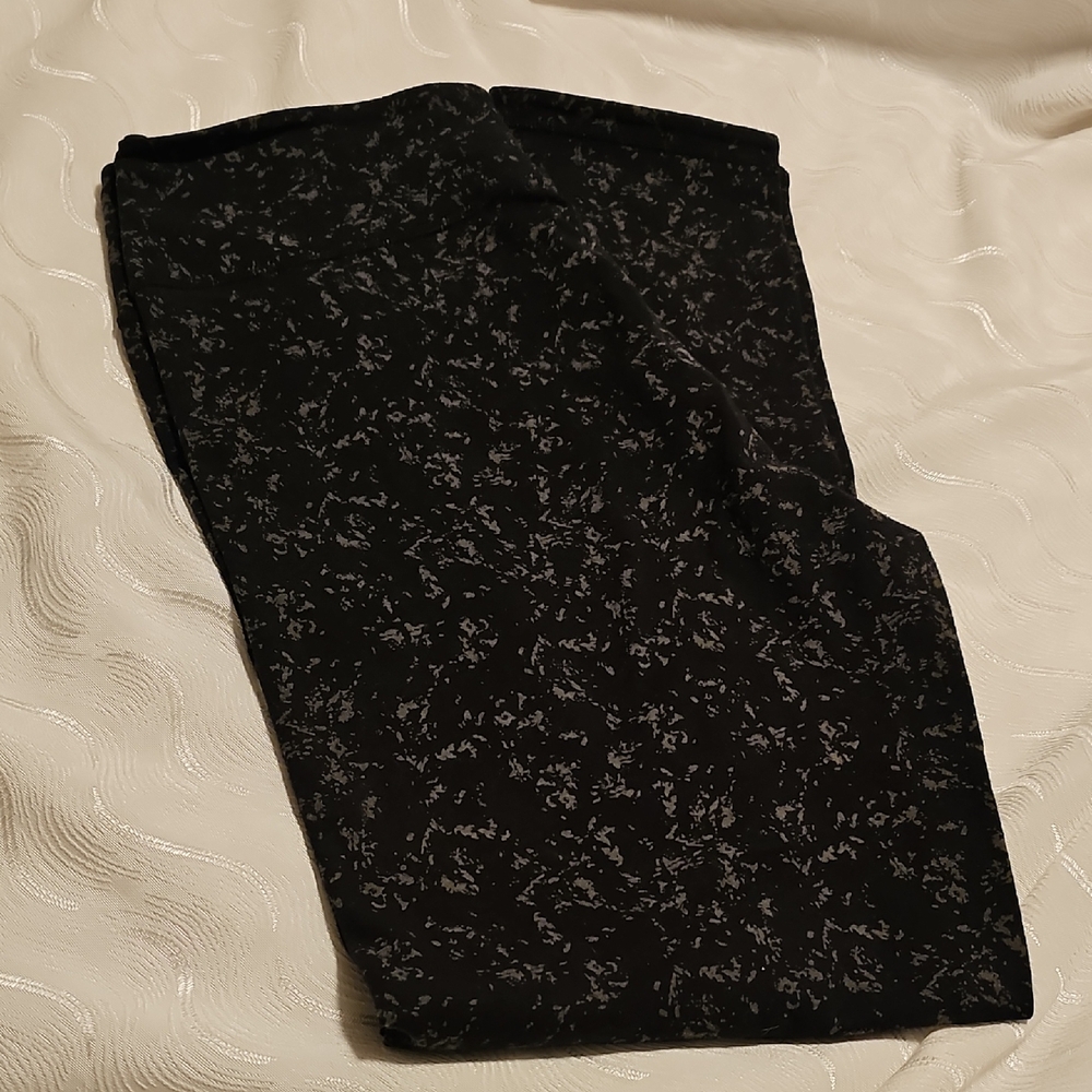 Women with Control Black and Gray Patterned Leggings